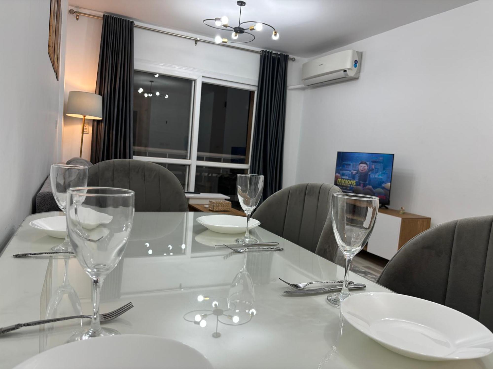 Luxury Inn: 3br Amazing Garden View In B6 Apartment